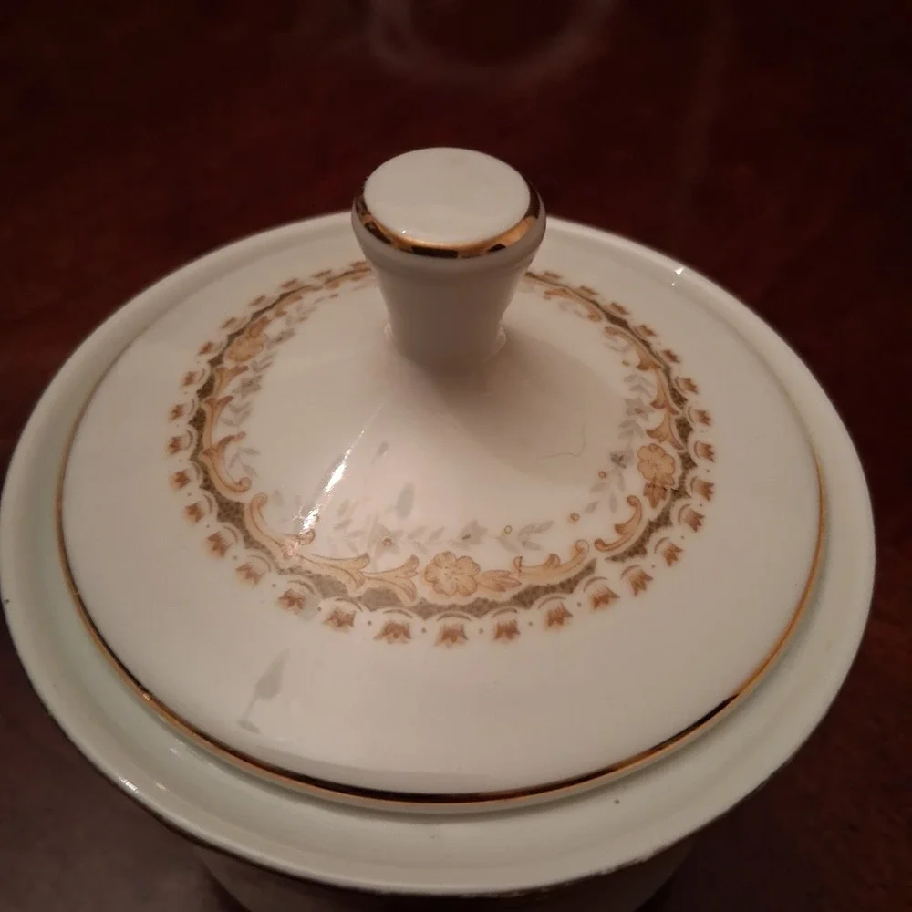 Signature Collection Select Fine China Queen Anne Sugar Bowl with Lid Japan